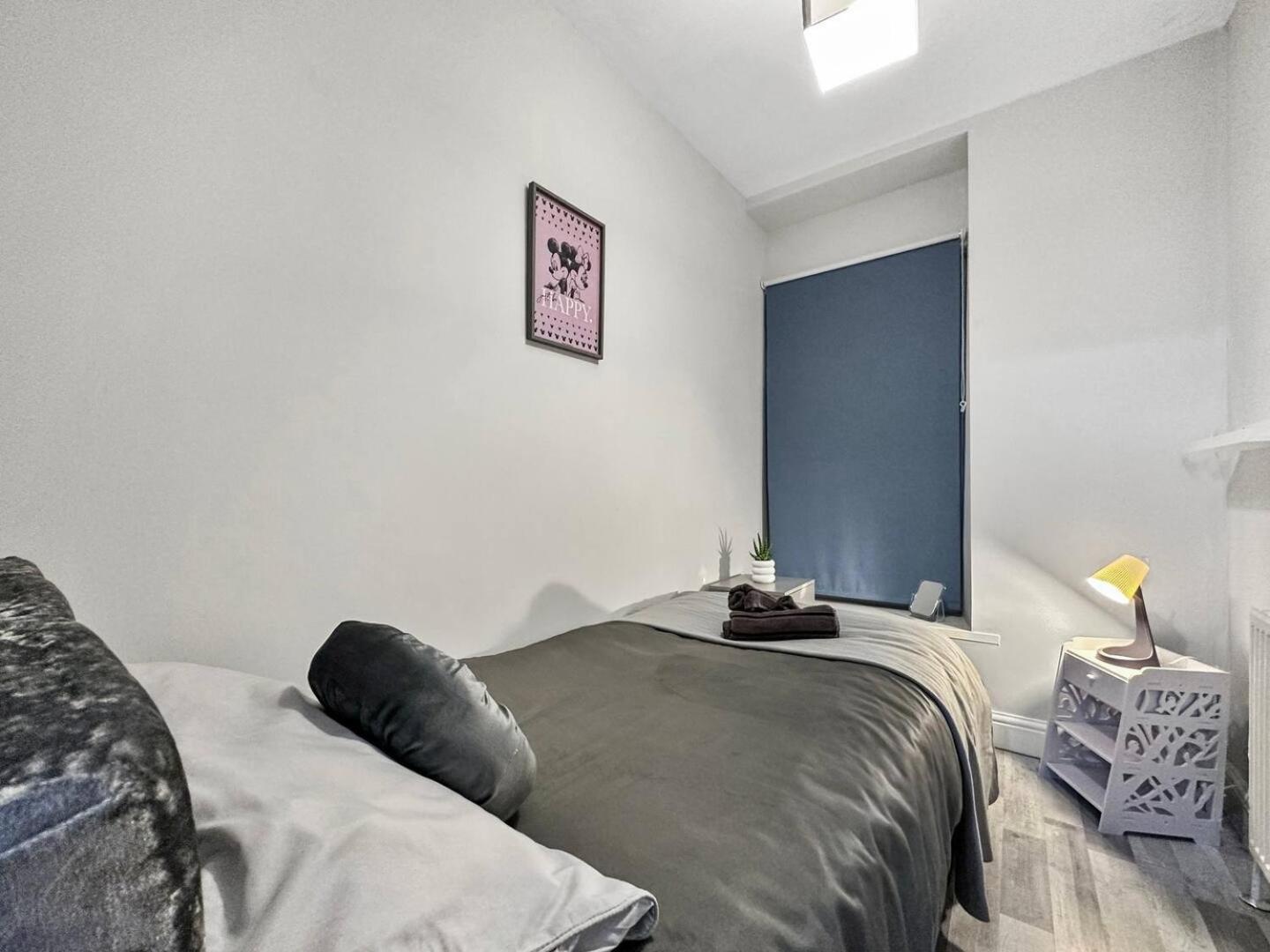 3 Bed Home In Tonypandy With Balcony View Room Llwynypia Luaran gambar