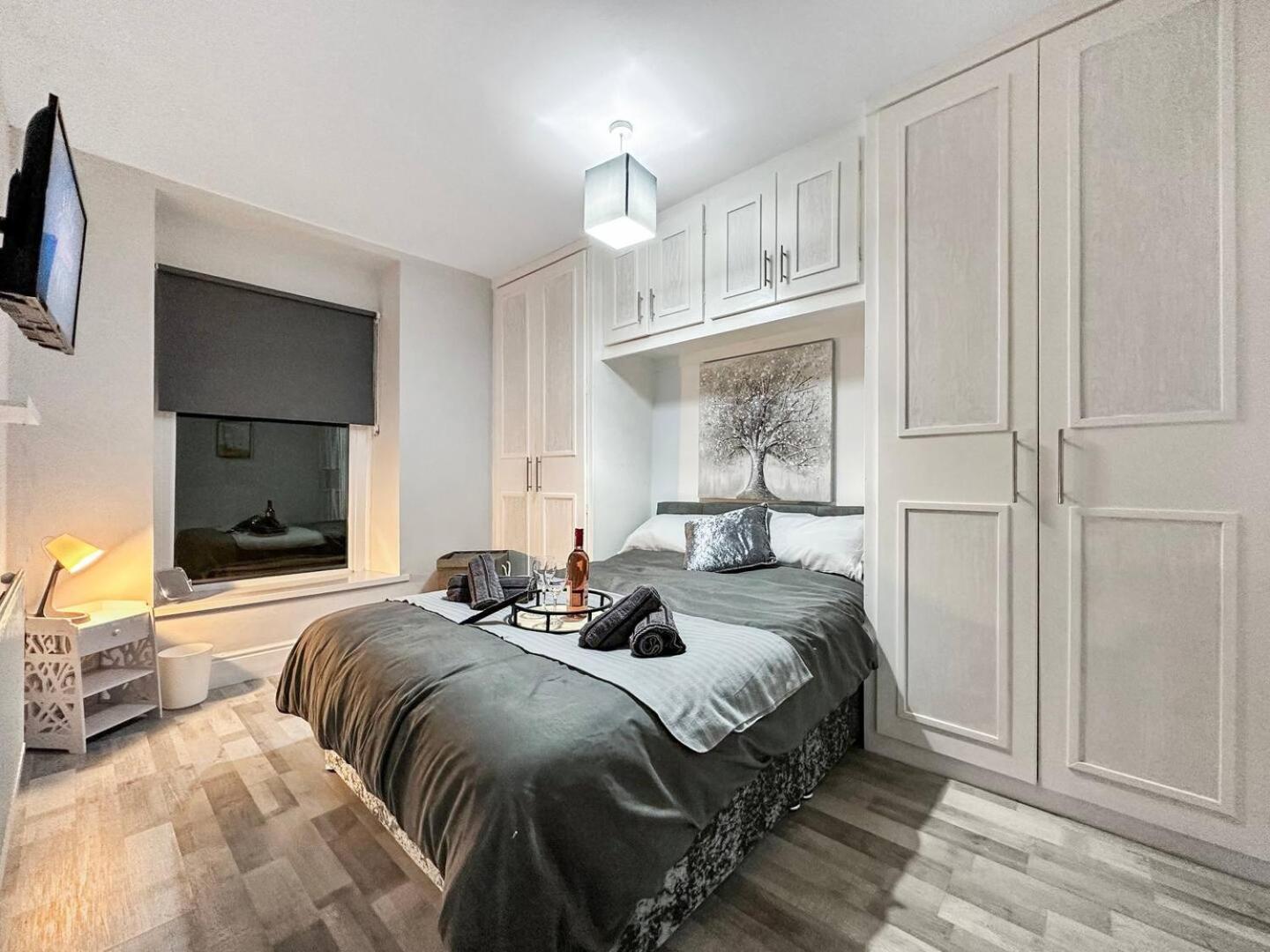 3 Bed Home In Tonypandy With Balcony View Room Llwynypia Luaran gambar
